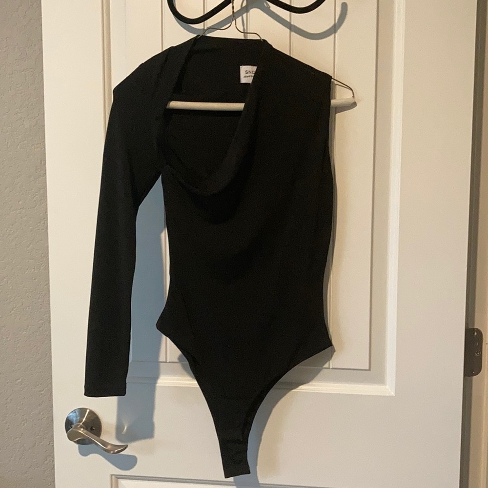 VICI black cutout one sleeve bodysuit— size S